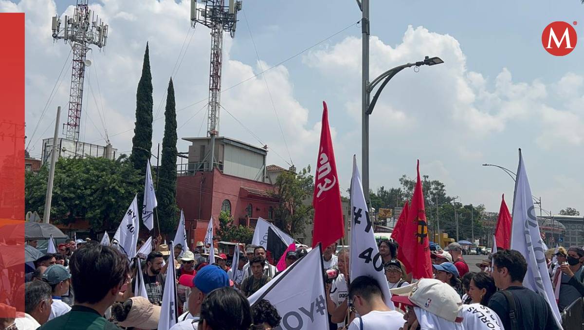 La protesta se realiza frente a las instalaciones de la Cámara de Diputados (Rubén Mosso)