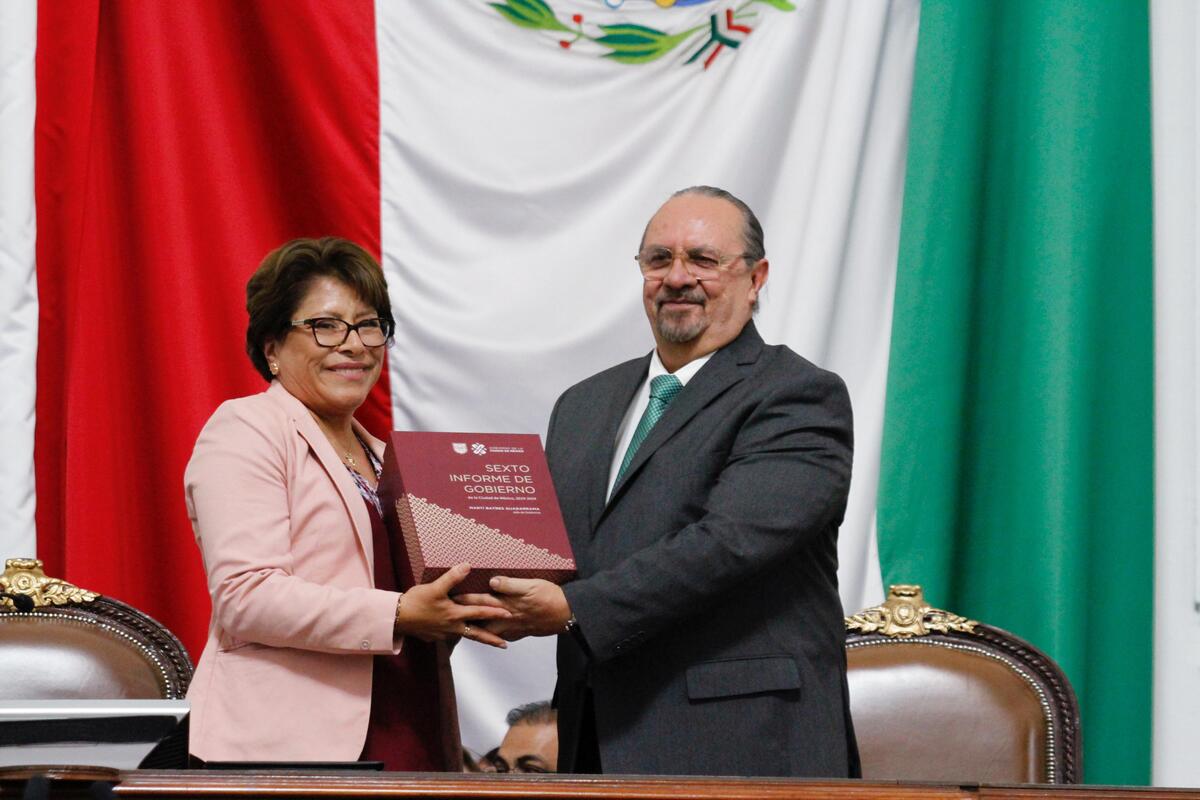 Ricardo Ruiz Suárez entregó al Congreso de la Ciudad de México, el último Informe de labores de Batres. (Foto: especial)