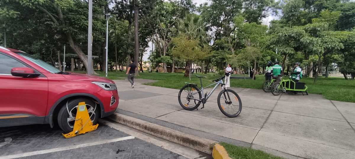 Automovilistas del AMG con placas de otros estados señalan infracciones injustas (Andrea Manzo)