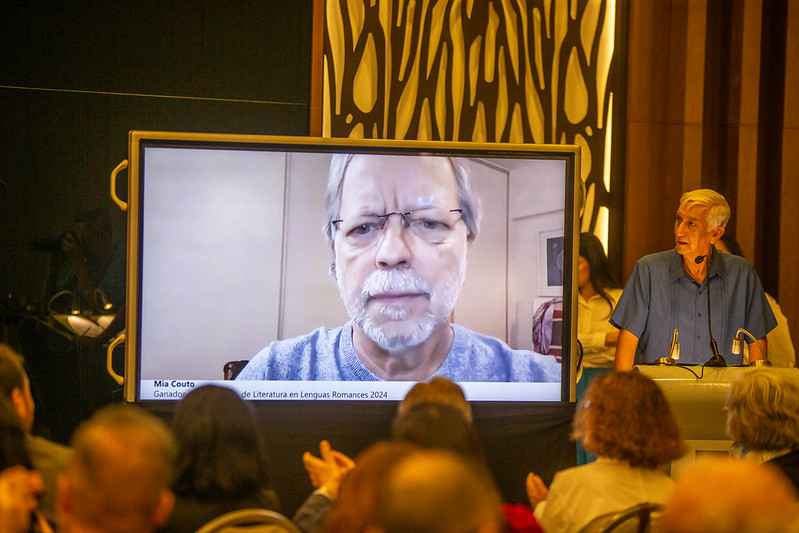 En su discurso, el escritor apuntó que "la vocación de la literatura en tiempos de guerra es la misma que en tiempos de paz".