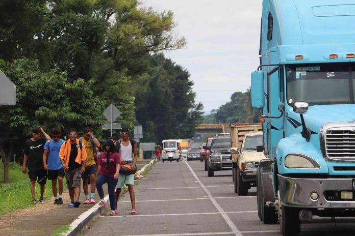 Más de 100 migrantes comenzaron este lunes sus trámites de 'CBP One'. | Foto: EFE