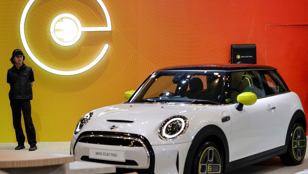 Mini Cooper eléctrico, durante el Gaikindo Indonesia International Auto Show en Tangerang, cerca de Yakarta, Indonesia. Foto: (Reuters)