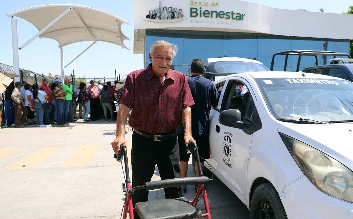 Pensión del Bienestar en La Laguna. l Notivox Archivo