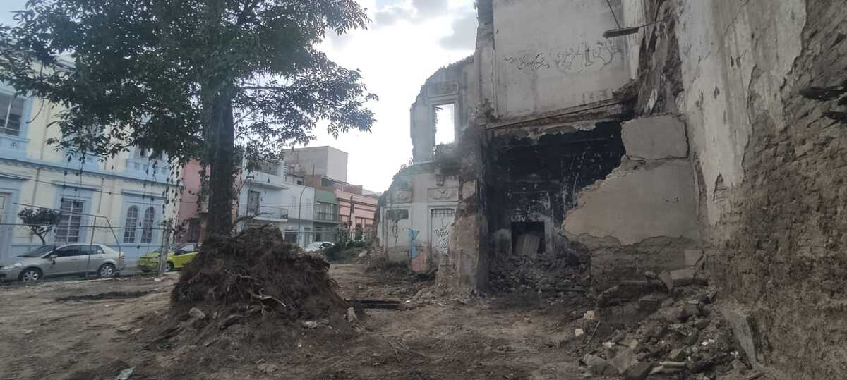 En ruinas quedó es finca que formaba parte de la historia en Guadalajara. (Andrea Manzo)