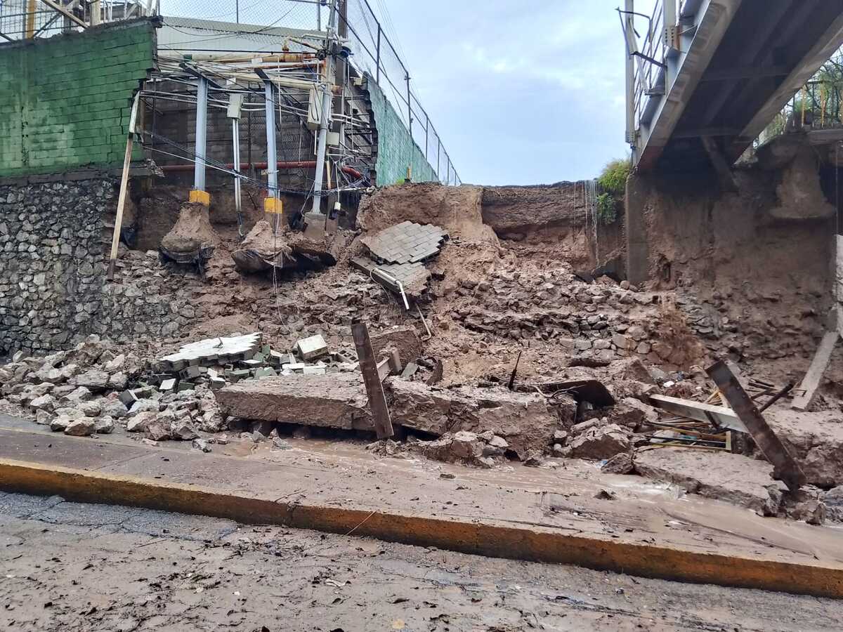 Elementos de la dependencia se dirigieron al lugar para auxiliar el hecho, acordonando el área para evitar fatales accidentes. | Liliana Figueroa.