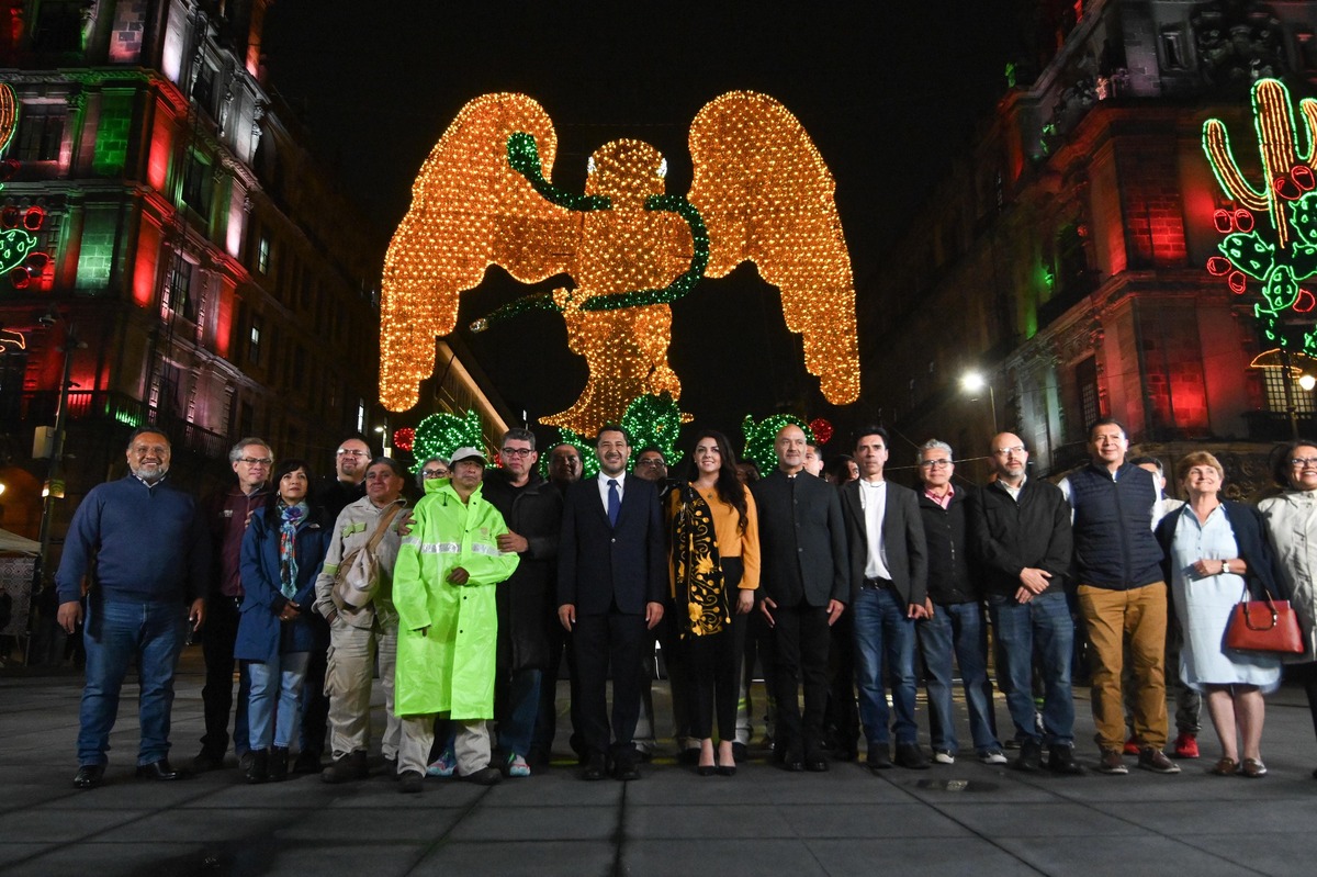 Martí Batres dijo que el alumbrado recuerda que el país es independiente. (Foto: especial)