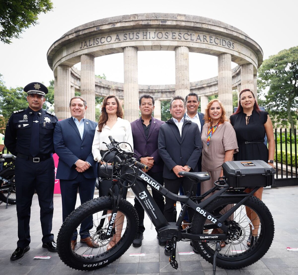 Pablo Lemus entrega nuevo equipo a la policía de Guadalajara (Cortesía)