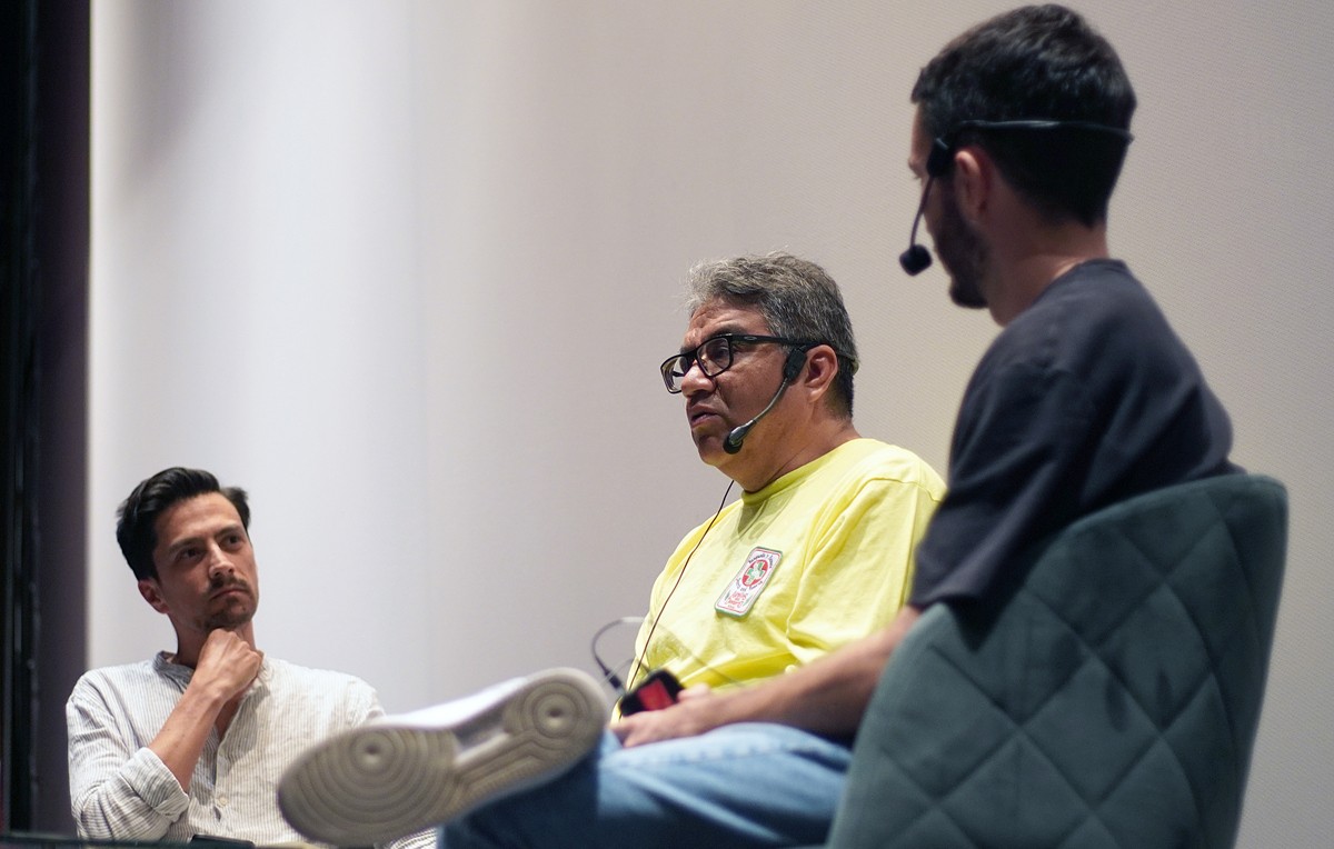 Director José María Rodero y el responsable de Las Águilas del desierto, Alberto Ortega (EFE)