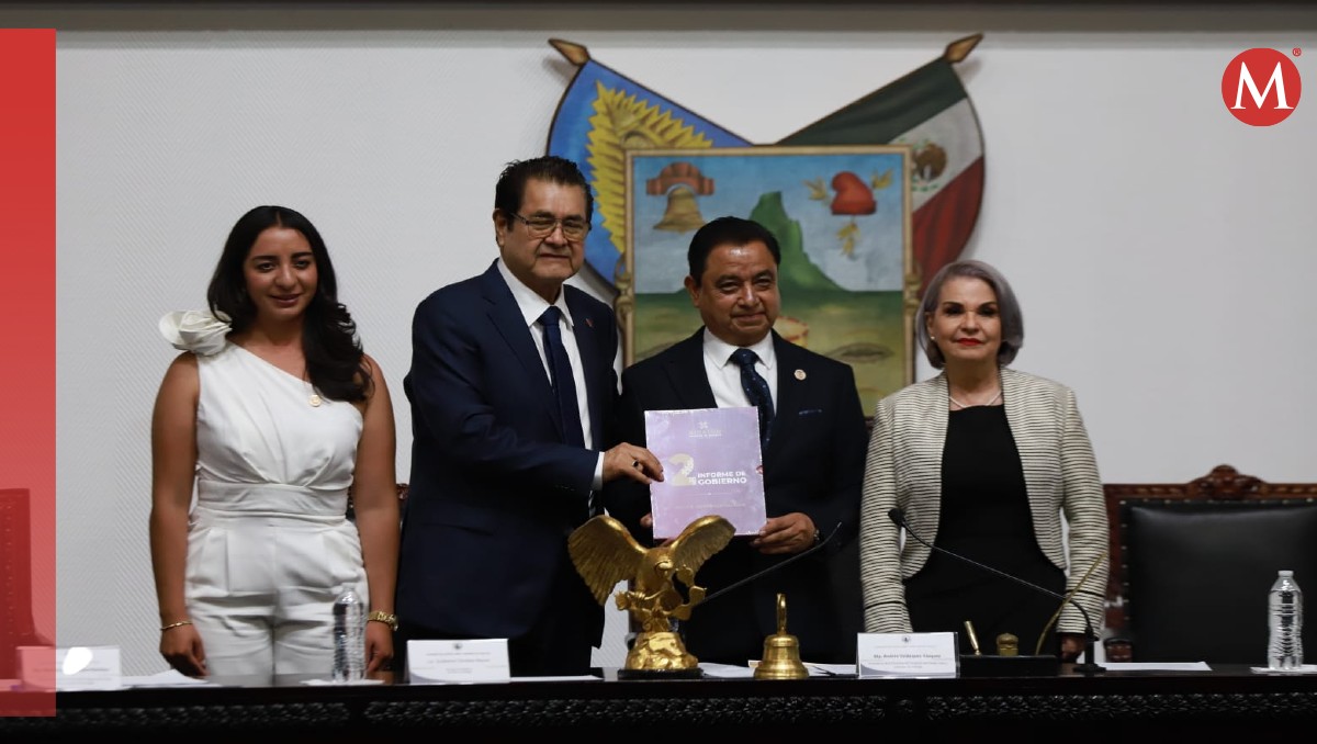 Guillermo Olivares Reyna secretario de Gobierno, hace entrega del Segundo Informe de Julio Menchaca. (Jorge Sánchez)