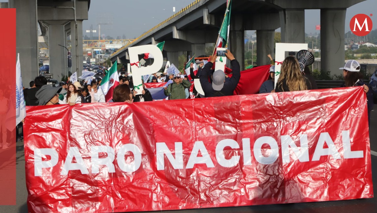En la marcha sobre la carretera México-Toluca participan trabajadores del Poder Judicial de Toluca y Morelia. Foto: (Iván Carmona)