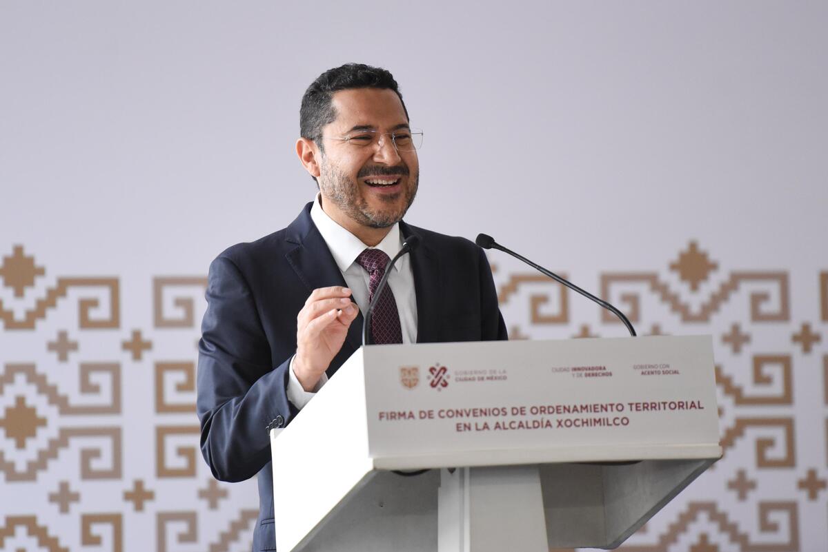 Reiteró que es falso lo de quitar sus casas o sus propiedades a las familias. | Especial