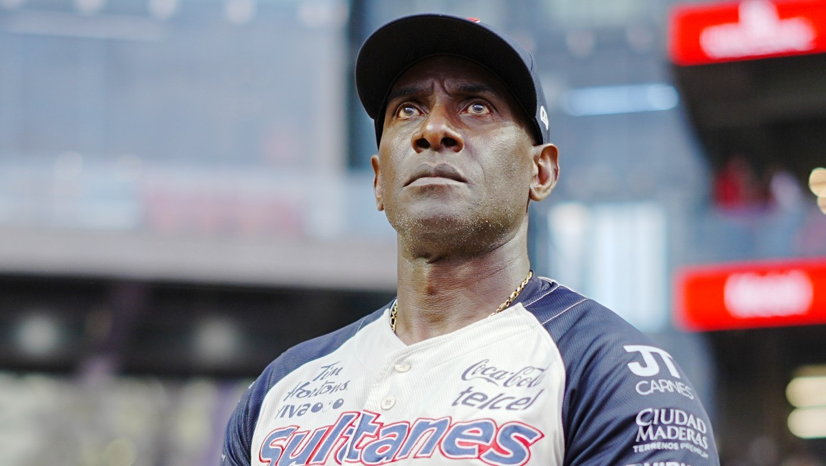 Roberto Kelly pide perdón a aficionados de Sultanes tras derrota en Juego 2 (Imago 7)