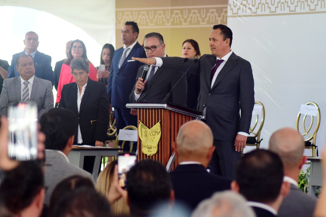 Cristhian Martínez Reséndiz rinde protesta como alcalde en este municipio. (Francisco Villeda)