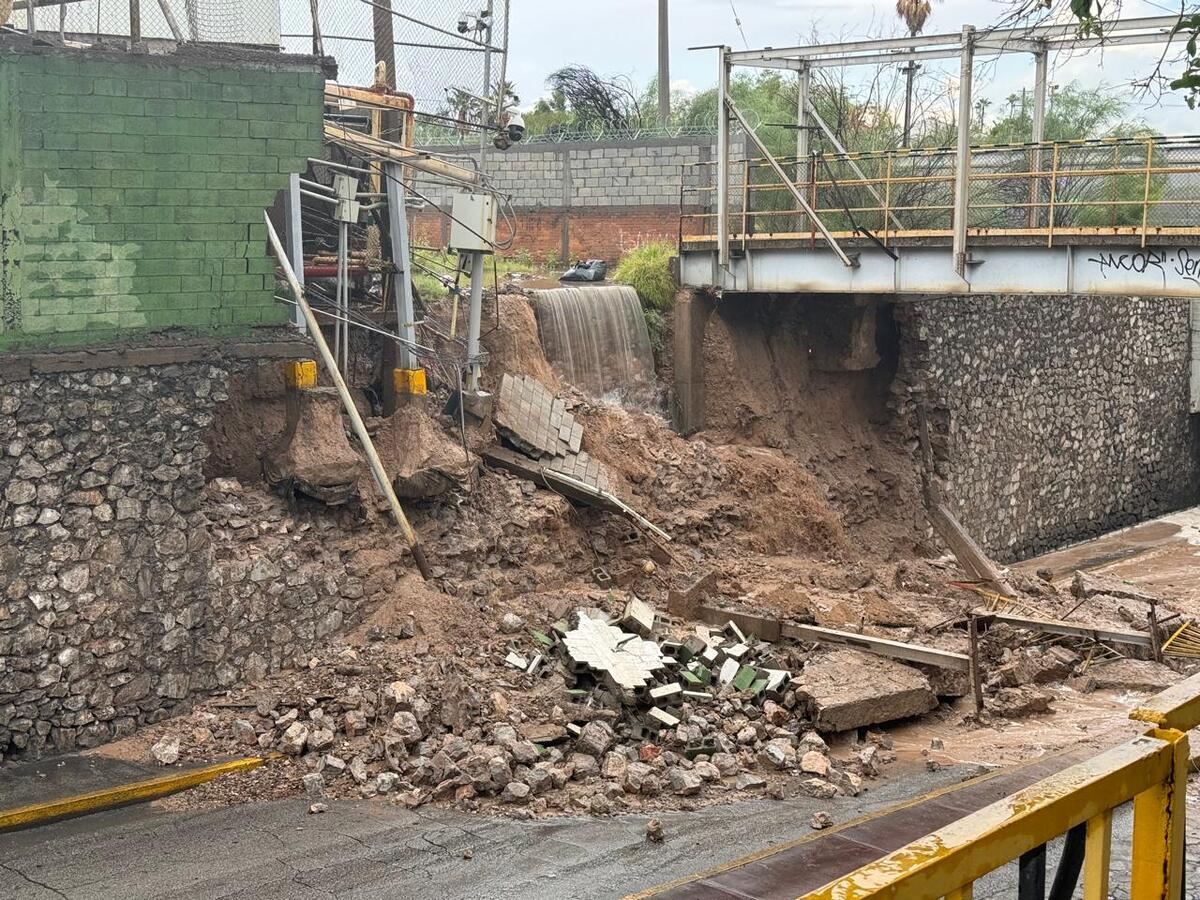 El pasado martes 3 de septiembre hubo un deslave en el desnivel la calzada Comonfort. | Especial