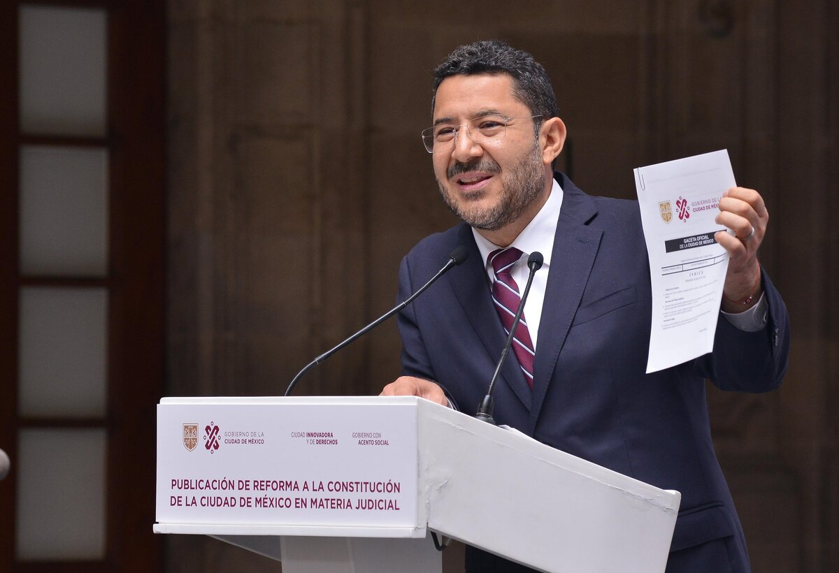 Martí Batres explicó el texto que se sumará con la iniciativa. (Foto: @martibatres)