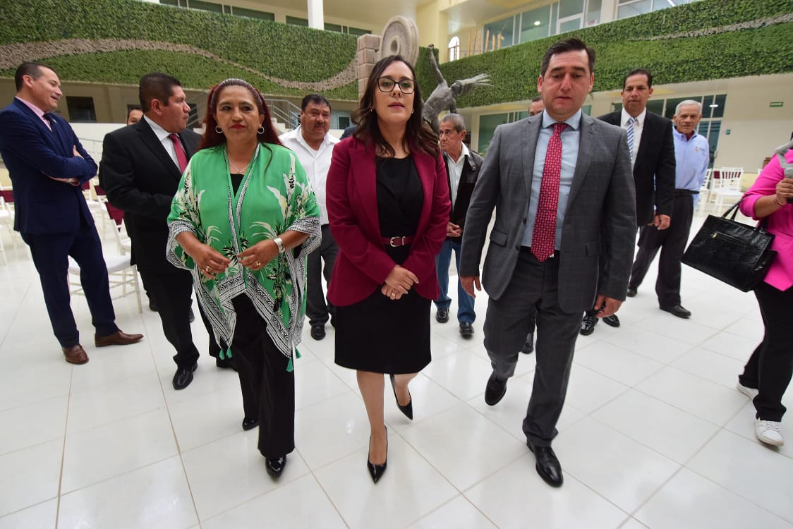 Yocelyn Tovar Mendoza toma protesta como presidenta municipal de Atotonilco de Tula. (Francisco Villeda)