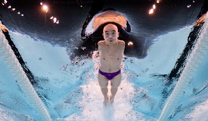 El nadador chino Jincheng Guo no tiene brazos y ha sorprendido al mundo con su gran técnica con la que ha roto récord en los Paralímpicos 2024.