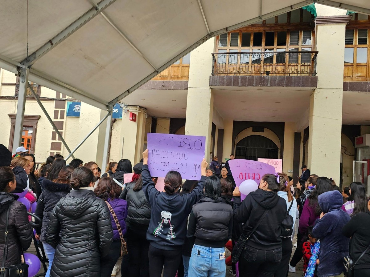 Se manifiestan en Apan por feminicidio de Adriana. (Guadalupe Trejo)