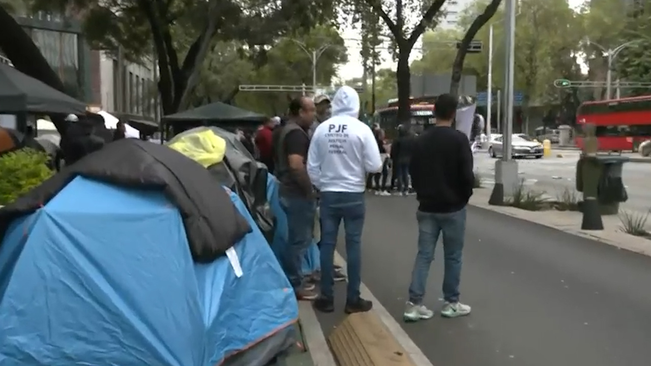 Trabajadores del PJ mantienen plantón en el Cámara de Senadores