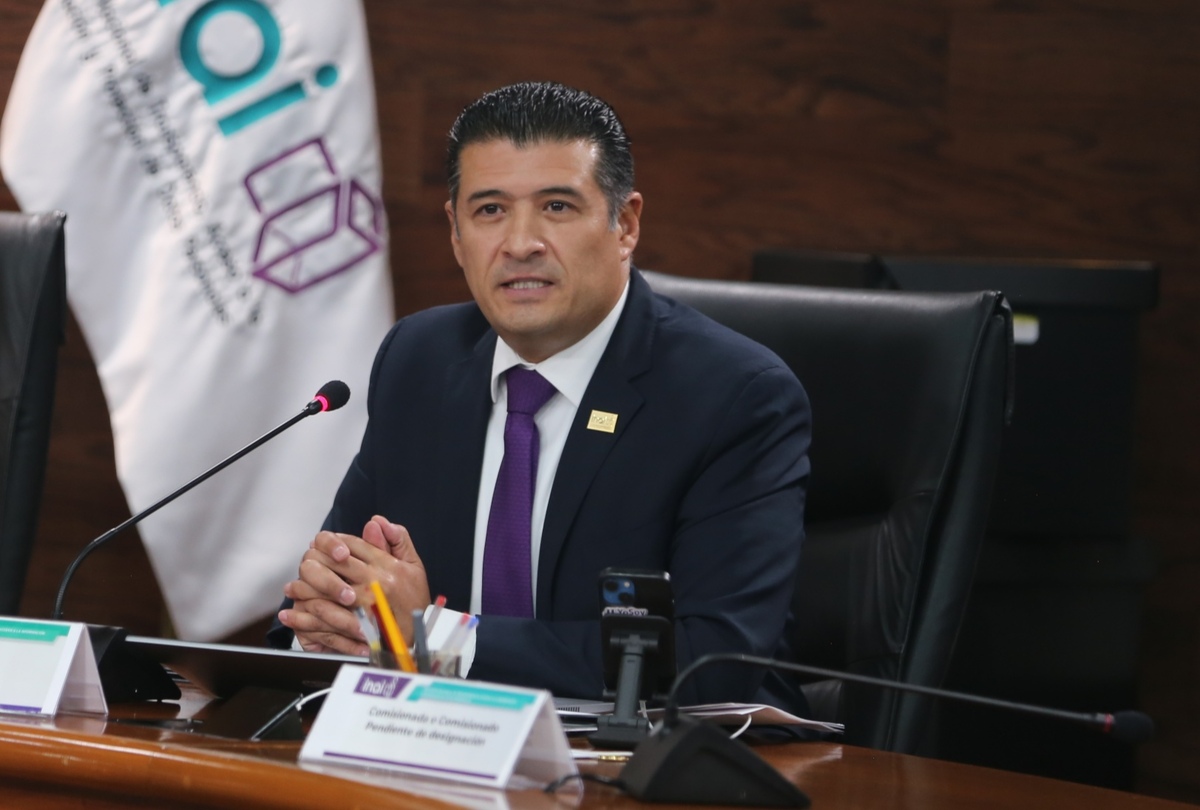 Adrián Alcalá propone reducir presupuesto del INAI a un 27 por ciento. | Foto: Javier Ríos