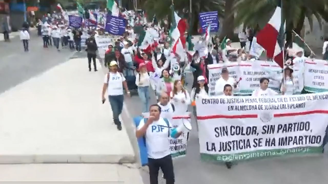 En CdMx, trabajadores del PJ marchan con rumbo a la Cámara de Senadores