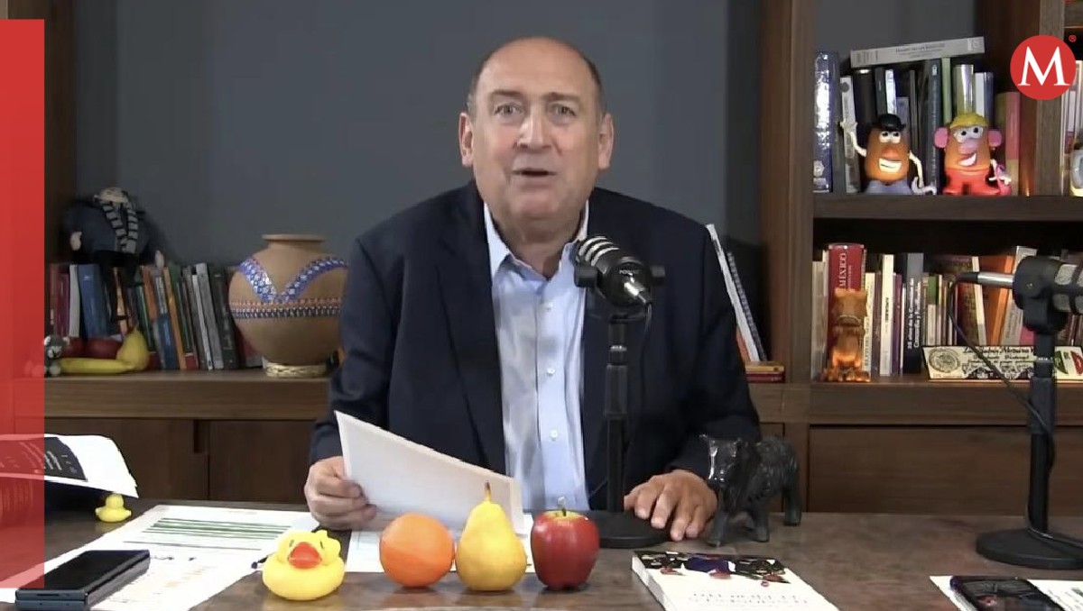 El legislador del PRI, Rubén Moreira, durante su programa ‘Con peras, manzanas y naranjas’. | Especial