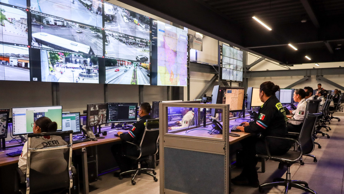 Adán Domínguez entrega el nuevo DERI en Puebla | Agencia Es Imagen