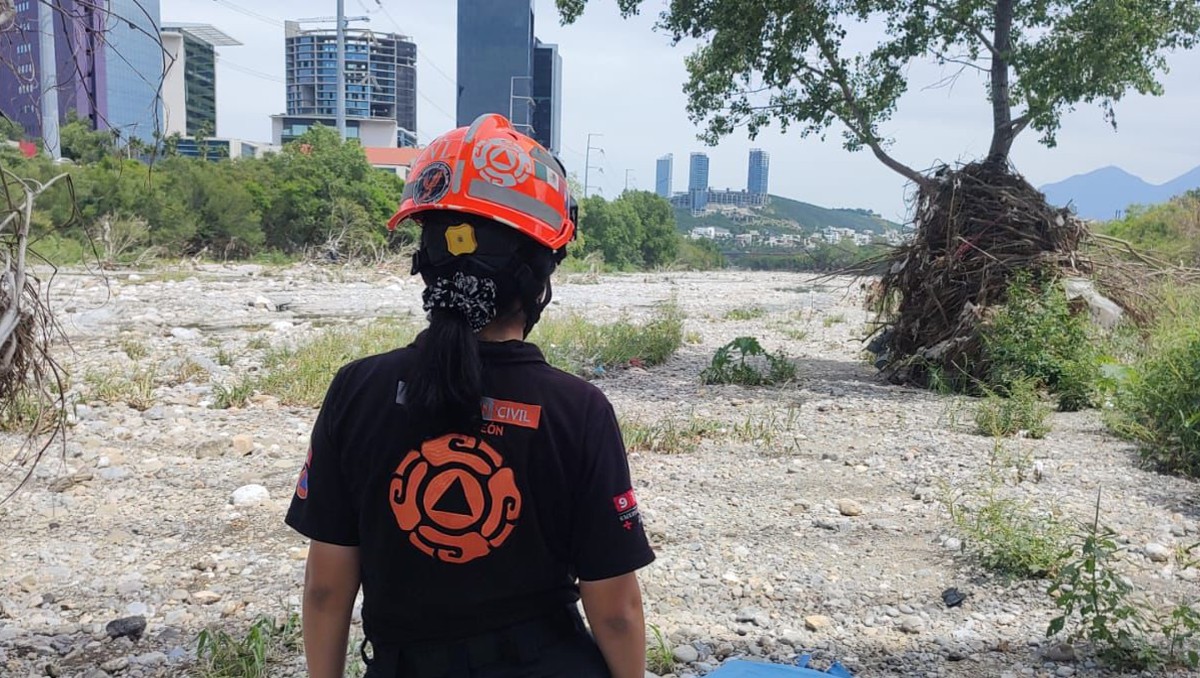 Encuentran a una mujer muerta en río Santa Catarina en San Pedro / Marcela Cuevas