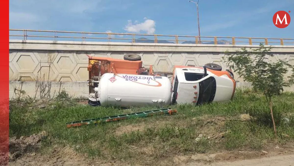 La unidad se volcó a un costado de la Carretera Nacional | Especial