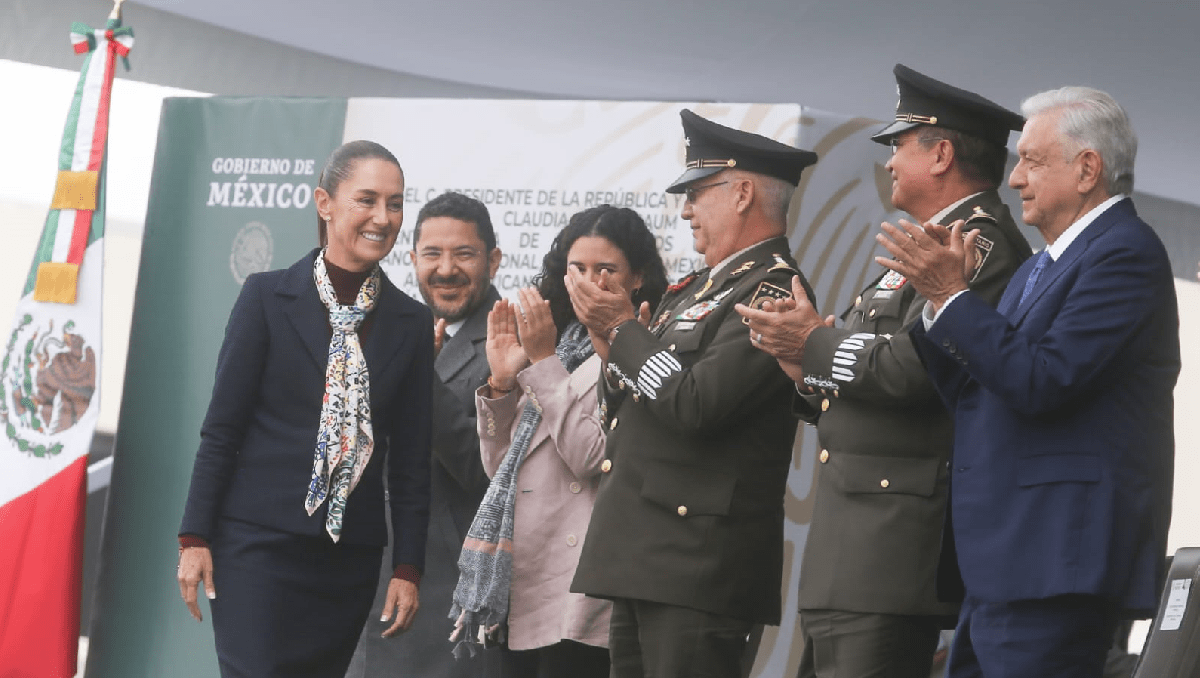 Claudia Sheinbaum ante el presidente Andrés Manuel López Obrador e integrantes de las Fuerzas Armadas y de la Guardia Nacional.| Araceli López