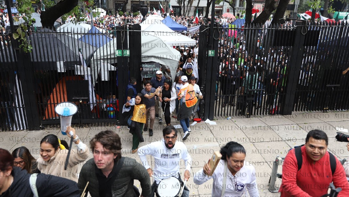Los protestantes lograron ingresar al Senado. | Jorge Carballo