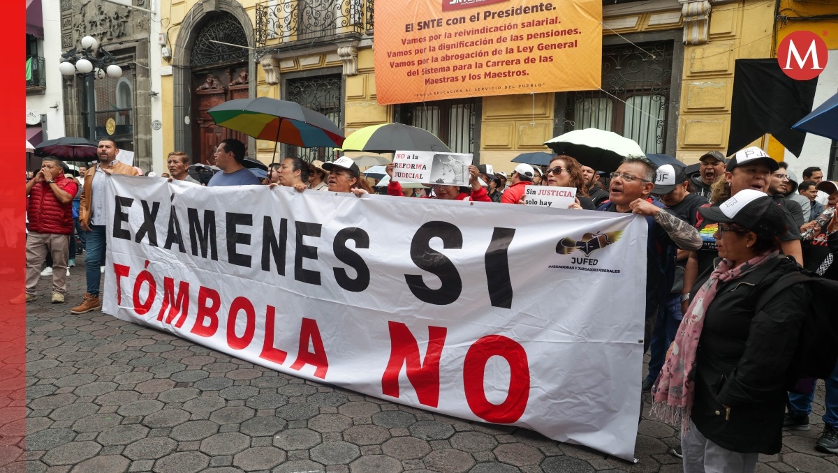 Trabajadores de Poder Judicial se manifiestan en Puebla contra reforma | EsImagen