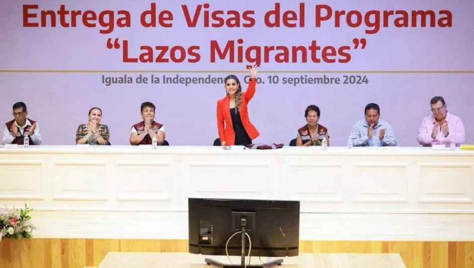 Gobernadora de Guerrero, Evelyn Salgado, entrega 189 visas americanas a adultos mayores