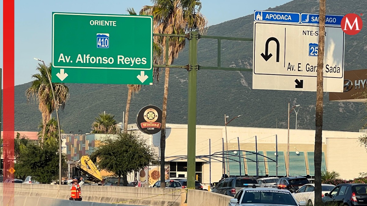 Hombre se lanza de puente en avenida Alfonso Reyes. Foto: Mayte Villasana