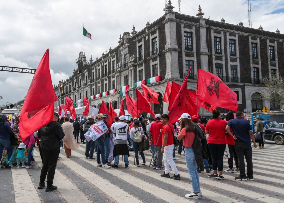 Maestros y estudiantes integrantes de la CNTE se manifestaron en Toluca. | Cuartoscuro