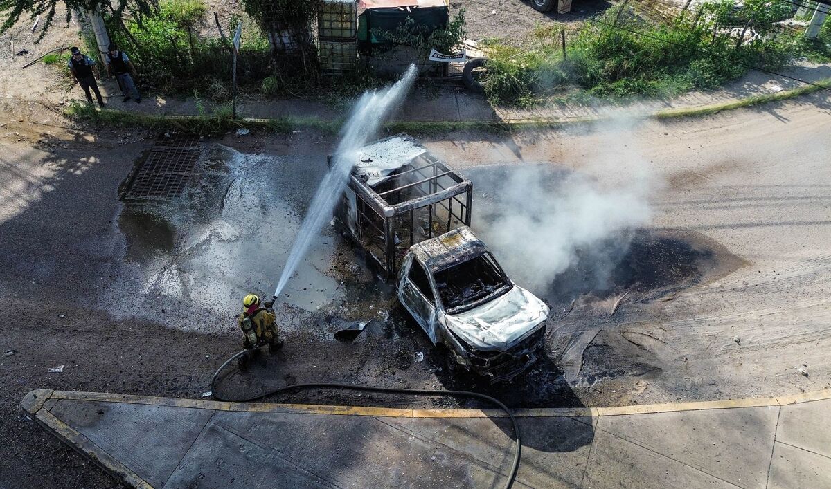 Un muerto, ciudadanos heridos y vehículos incendiados tras día violento en Culiacán. | Foto: Cuartoscuro