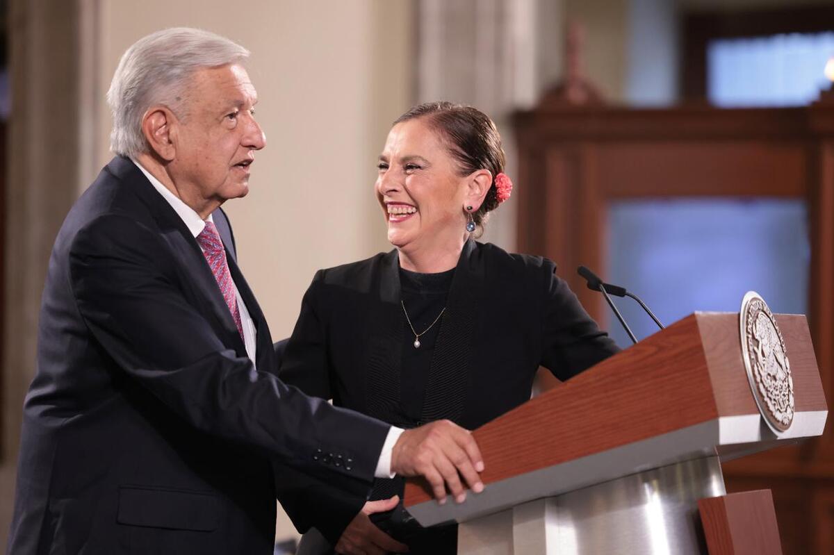 El Presidente junto a su esposa, Beatriz Gutiérrez Müller. | Cortesía.
