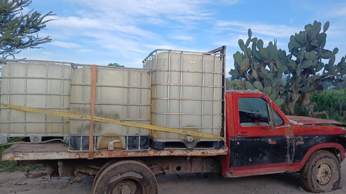 Aseguran camionetas huachicoleras en Ajacuba.