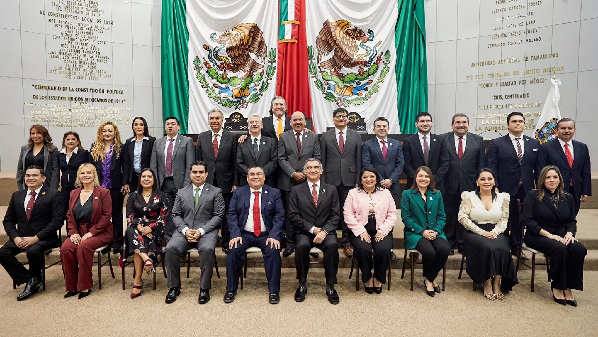 Diputados junto al gobernador de Tamaulipas. (Cortesía)
