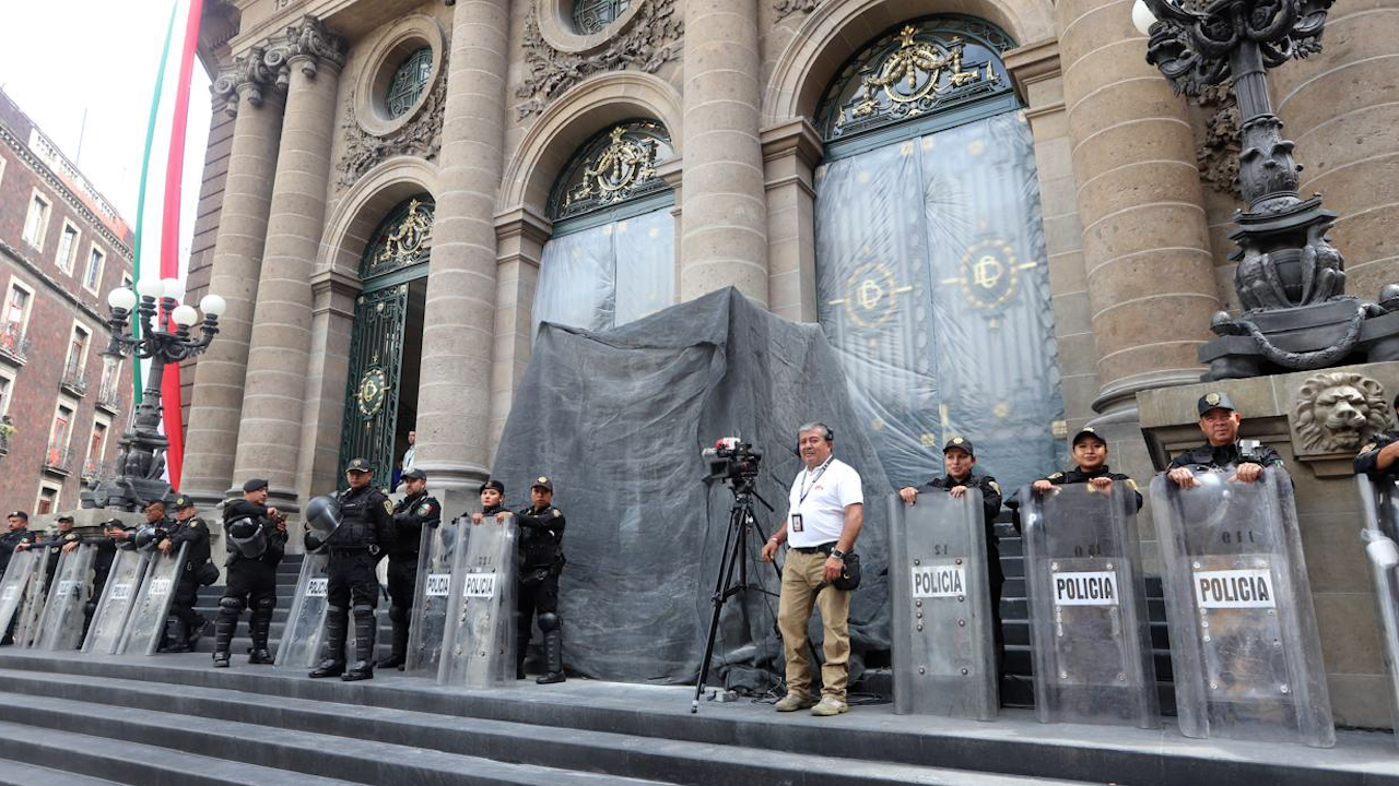 Resguardan Congreso de CdMx por discusión de la reforma judicial
