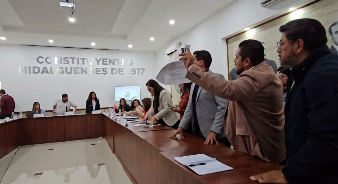 Trabajadores del Poder Judicial entran a Comisión del Congreso. (Guadalupe Trejo)