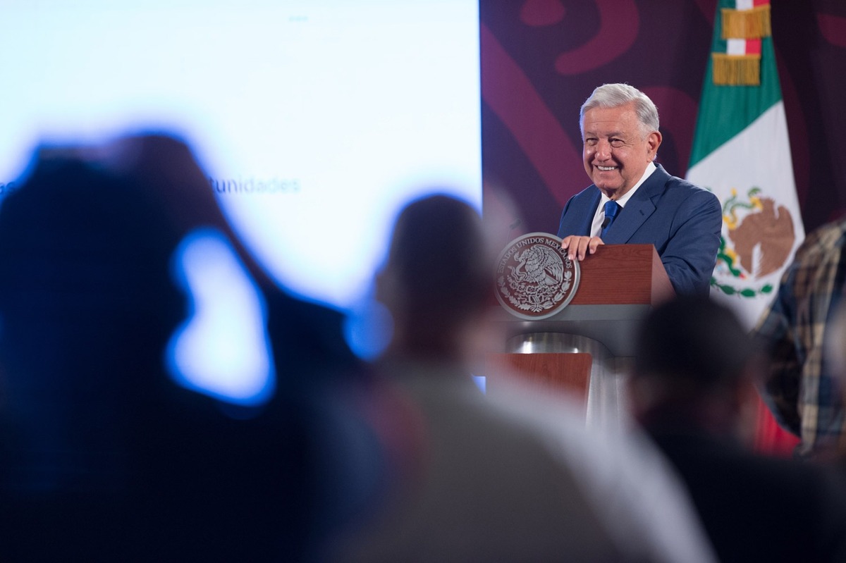 AMLO pide a empresarios resolver venta de hospitales antes que termine el sexenio