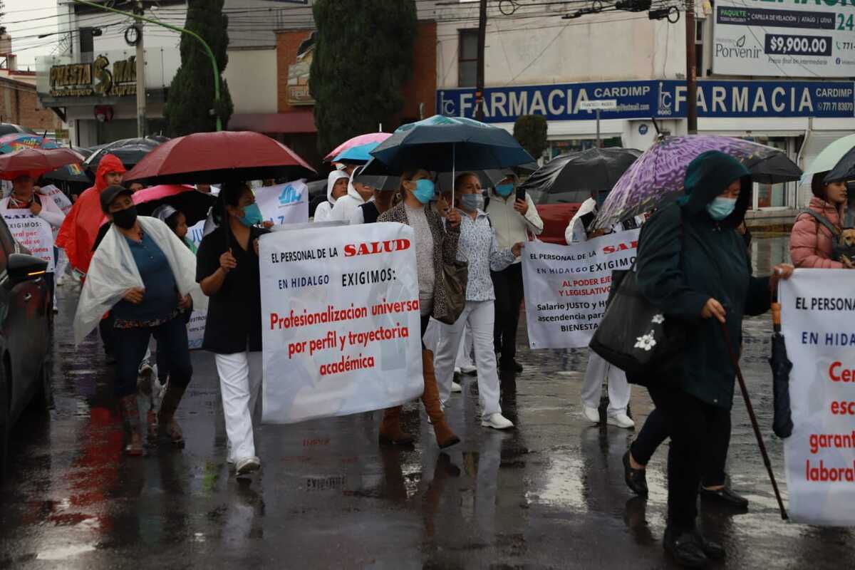 Marcha en Pachuca trabajadores del sector salud. (Jorge Sánchez)