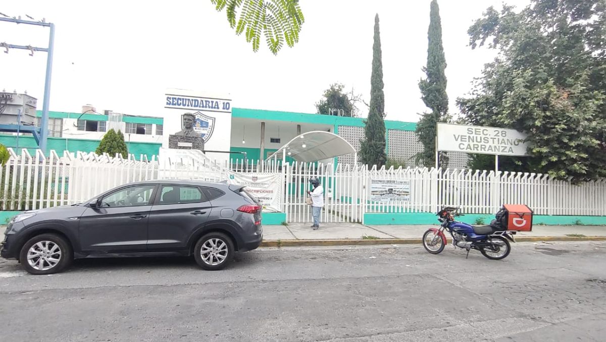 Reanudan clases en secundaria 10 "Profesor Moisés Sáenz" tras supuesta amenaza de tiroteo | Agustín Martínez