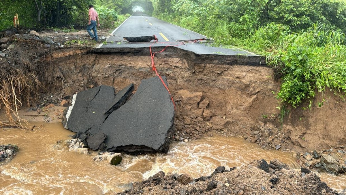 Así es el socavón en carretera federal 80 de Jalisco: ¿dónde está y qué ruta alterna hay? (Facebook )