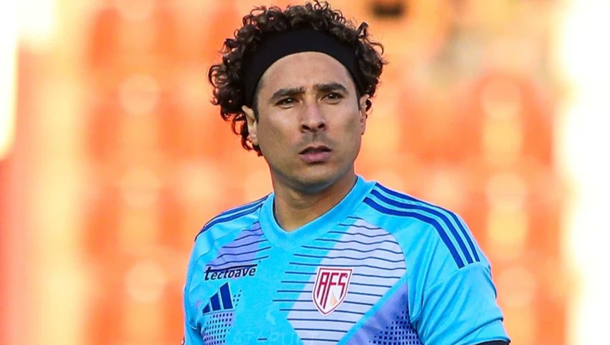 Guillermo Ochoa debuta en Liga de Portugal con victoria y como capitán (X: @ligaportugal)