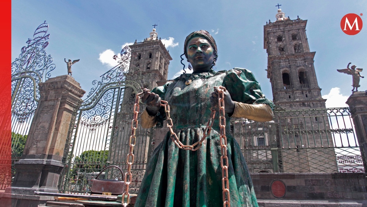 Pamela rinde homenaje a Leona Vicario en el Zócalo de Puebla | Melanie Torres