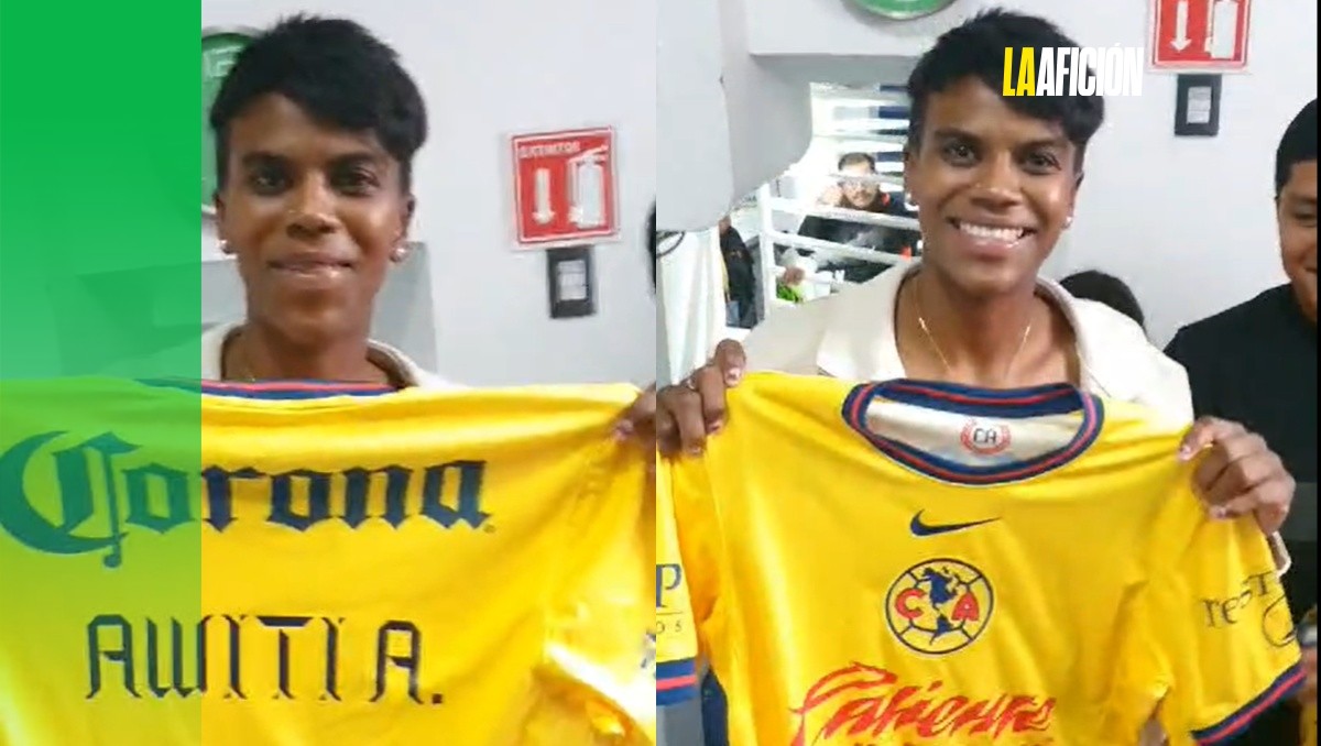 Prisca Awiti recibe jersey personalizado del América previo al Clásico Nacional (Higinio Robles)