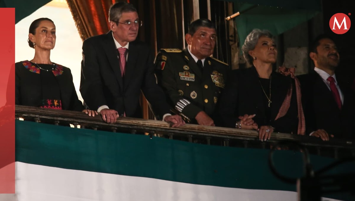 AMLO dio el Grito de Independencia desde el balcón presidencial; Sheinbaum destaca como invitada especial (Araceli López).