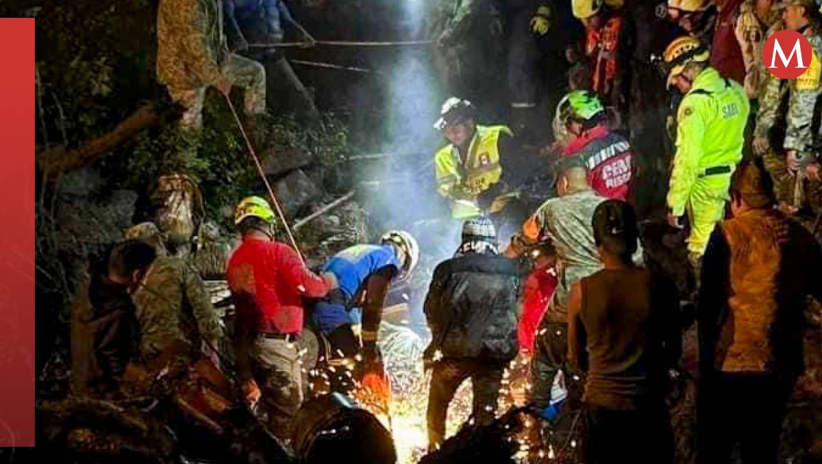 Personal del Ejército Mexicano, GN y Marina realizando labores de rescate en Jilotzingo (Cuartoscuro)